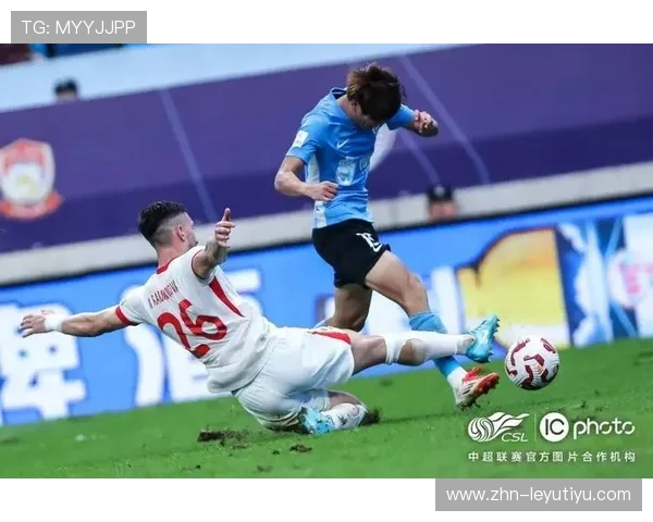 大连英博边路突击极为坚决，推进深度不断提升