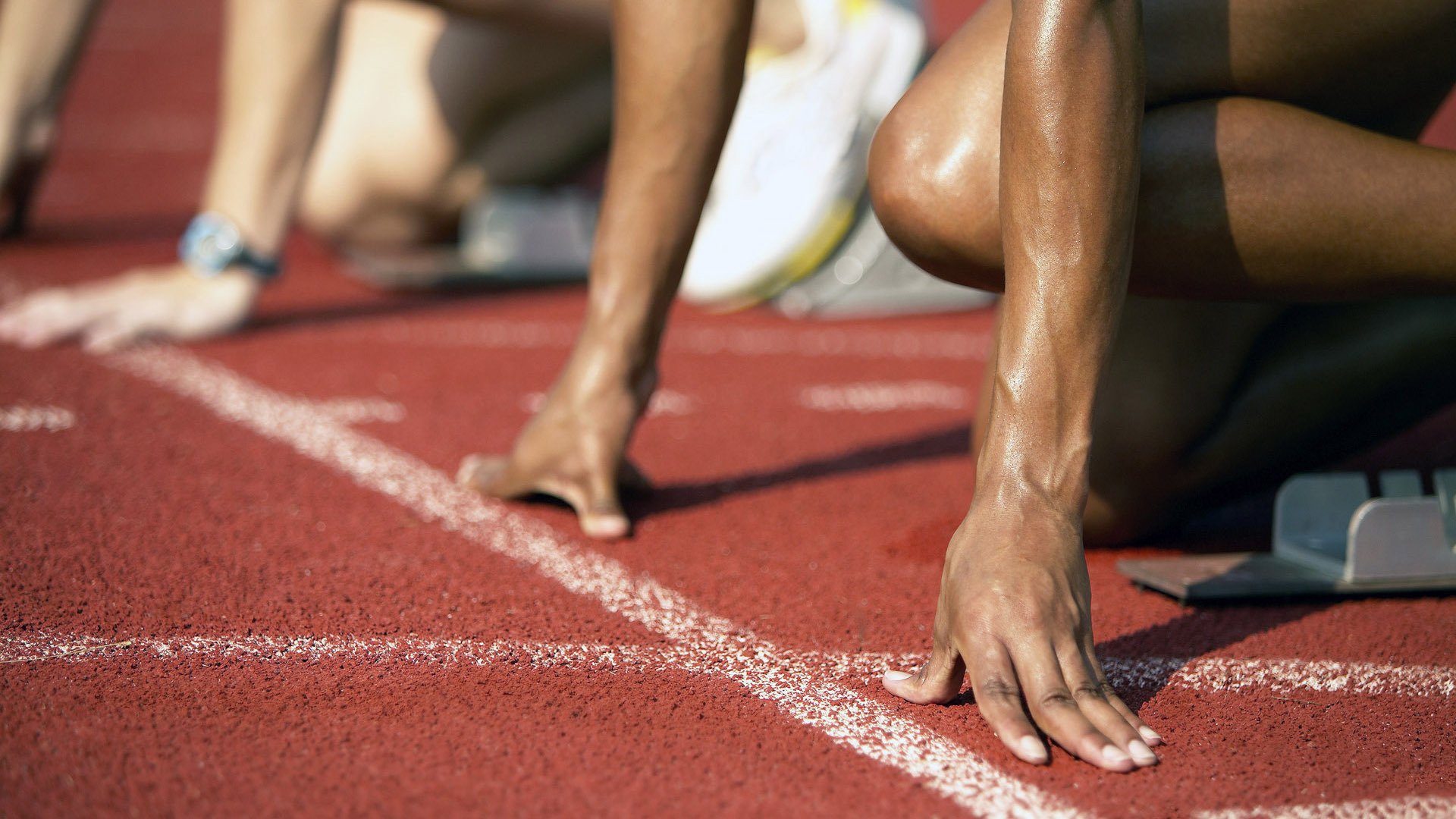 “高新体育中心武术赛:选手瞬间爆发,精彩技巧瞬间击倒对手”