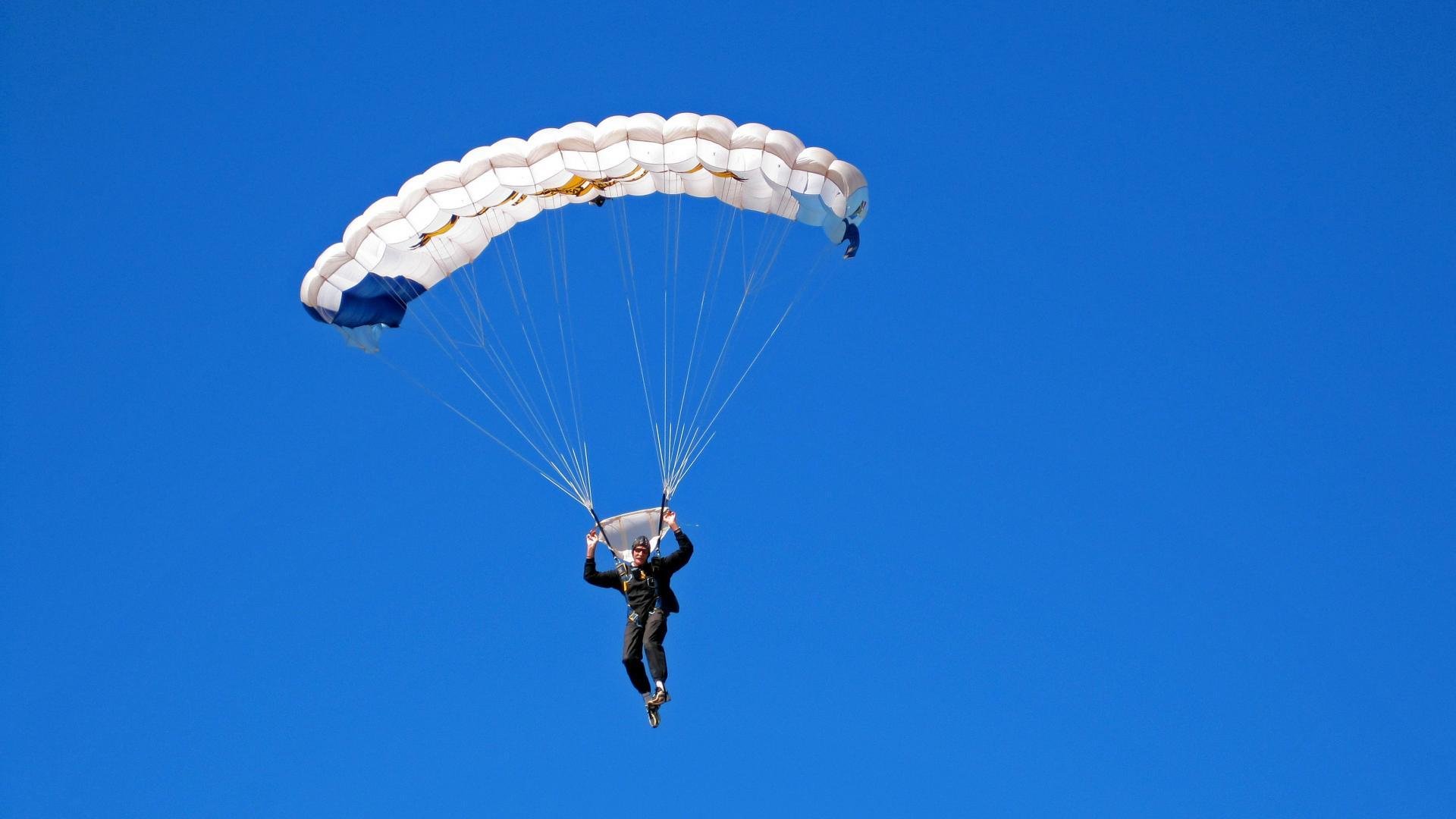 法国队接力换棒精准流畅，法国队换帅