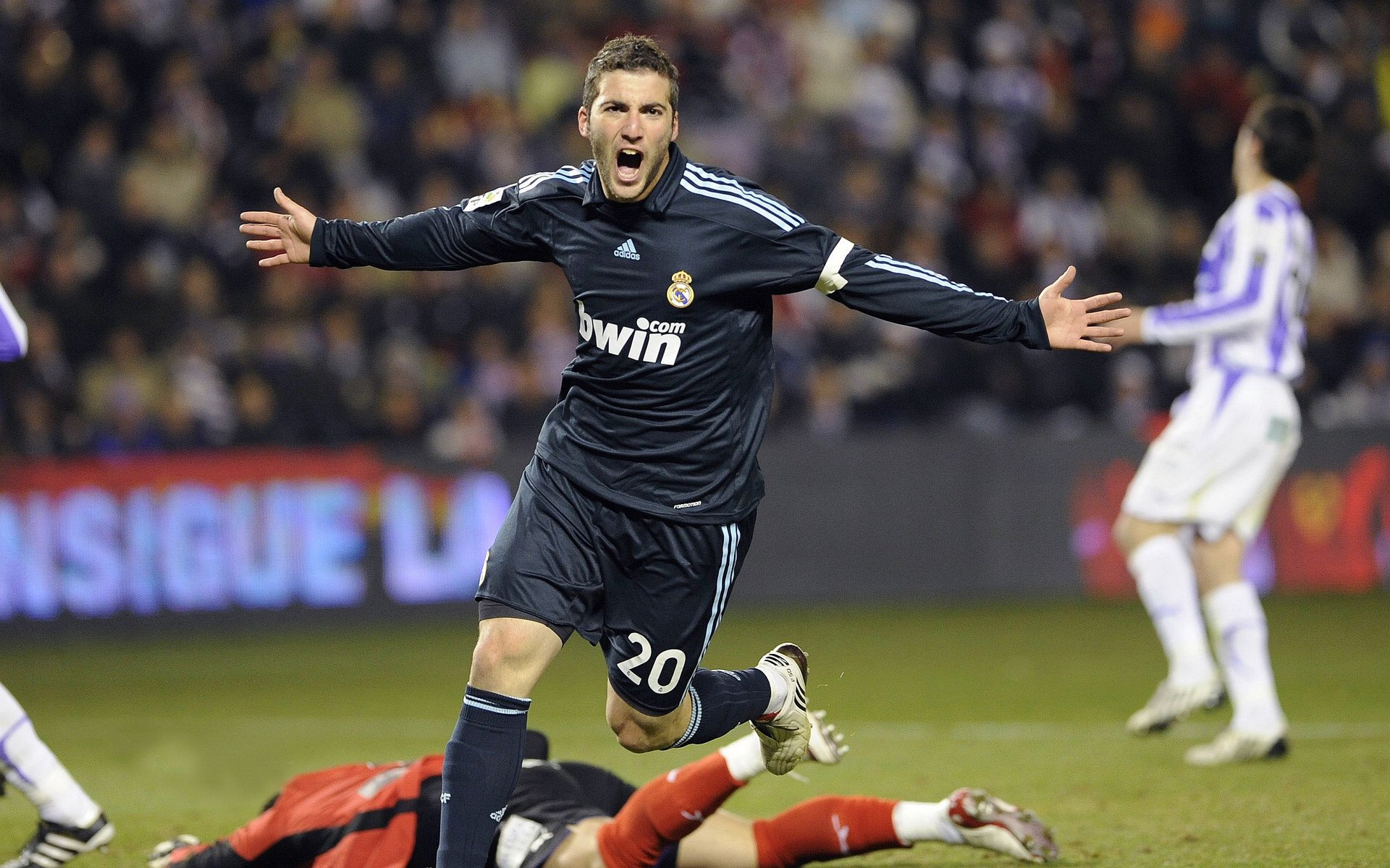 英超逆境反攻：最后时刻的神奇逆转，英超22秒反绝杀